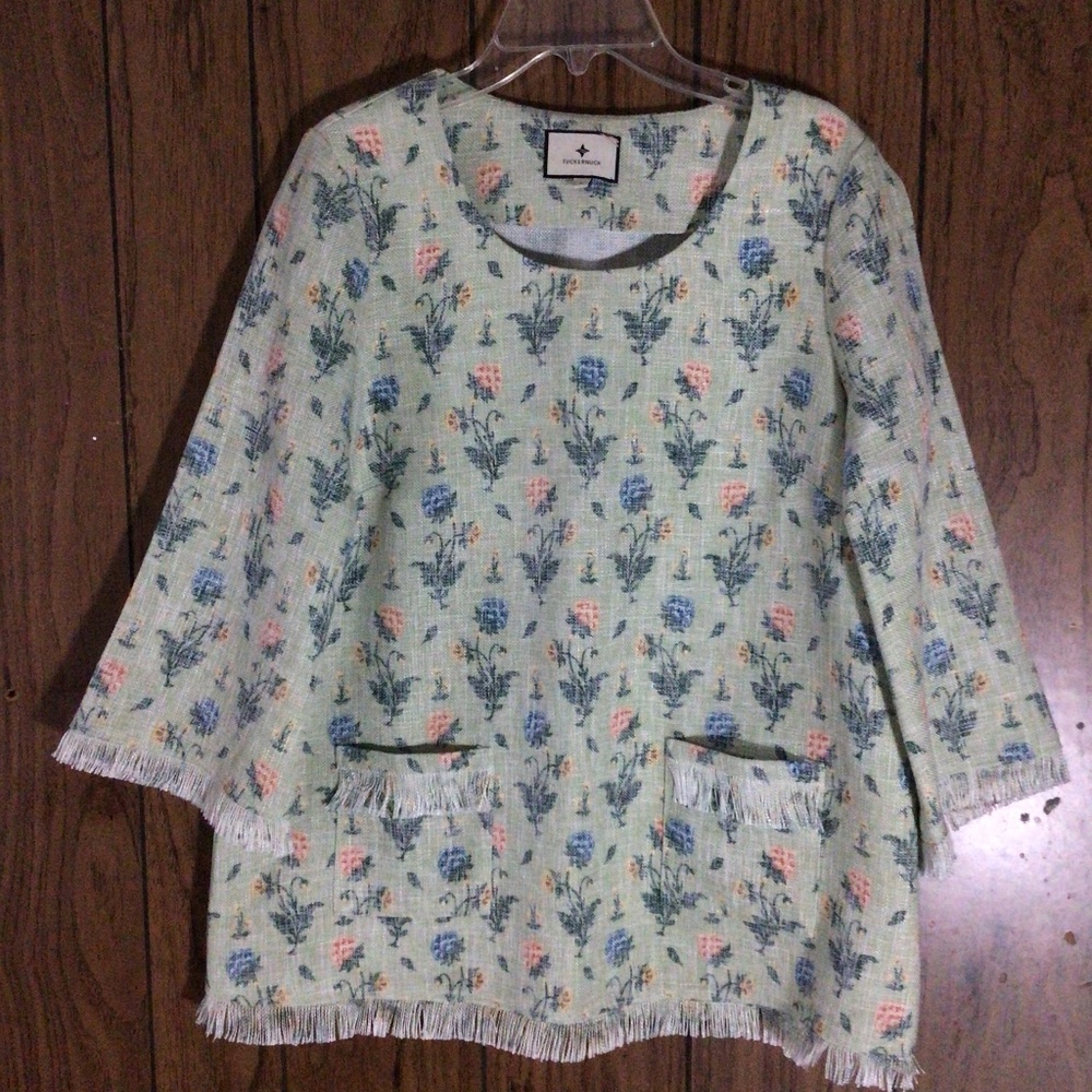 Tuckerneck Fringe and Floral top with pockets
